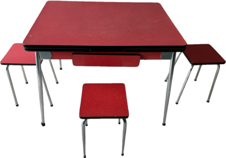 Table en formica rouge et tabourets