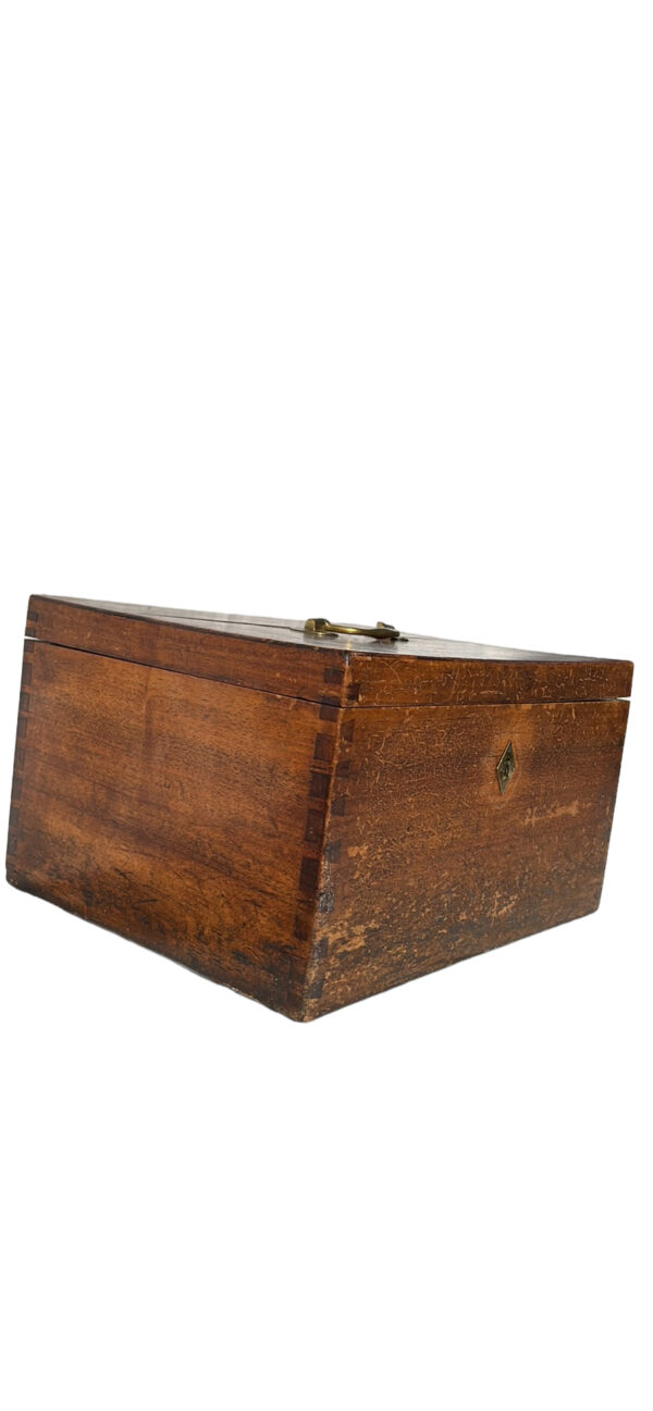 Ancien coffret en bois