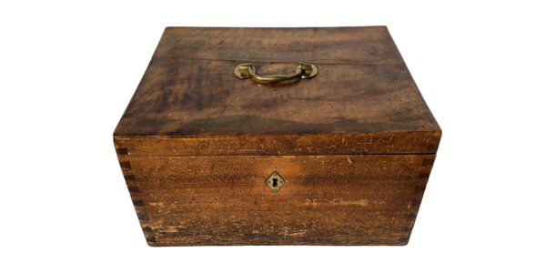 Ancien coffret en bois