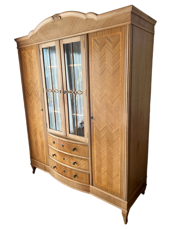 Armoire marquetée