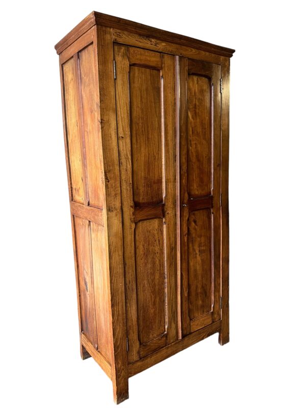 Armoire parisienne