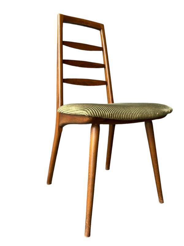 4 chaises de salle à manger scandinaves