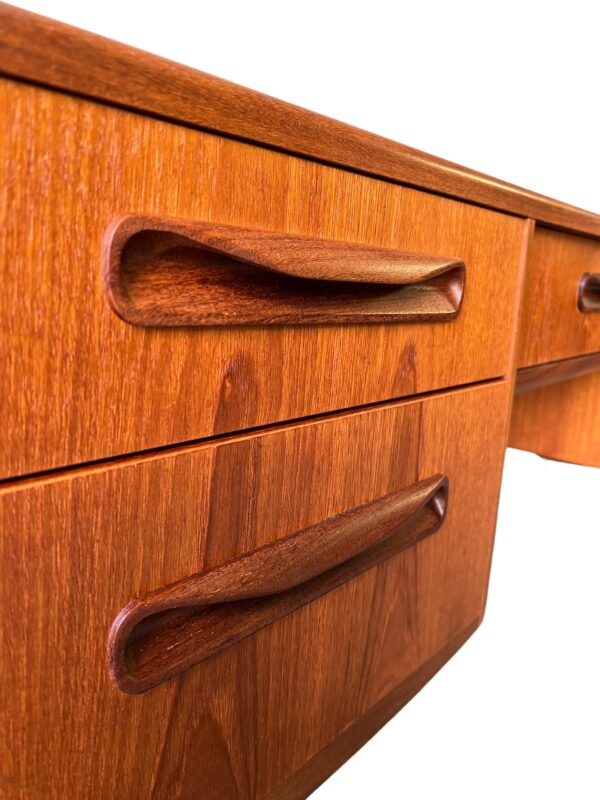 Bureau d'inspiration scandinave par Victor Wilkins pour G-plan