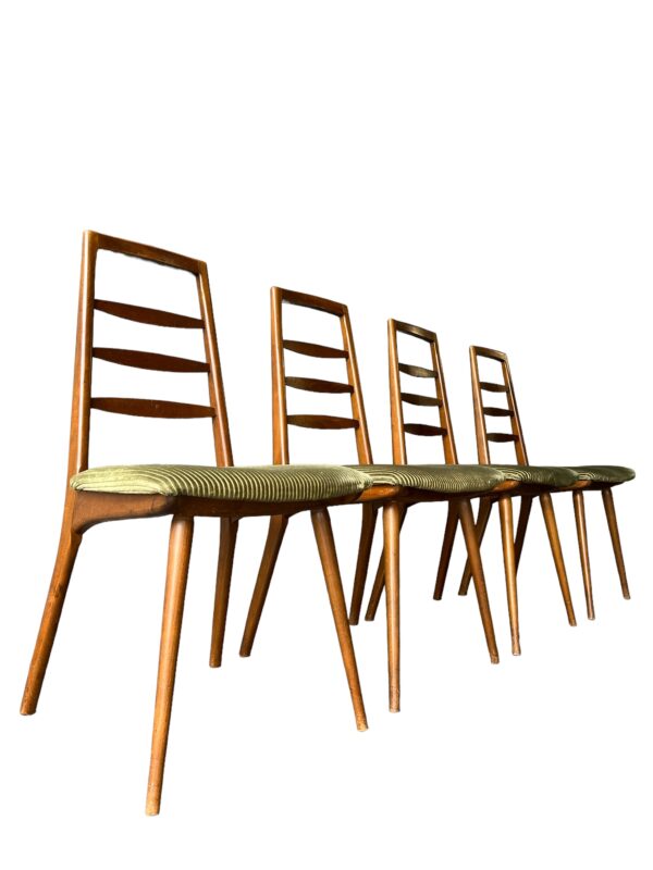 4 chaises de salle à manger scandinaves