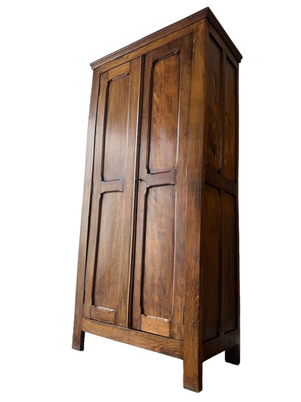 Armoire parisienne