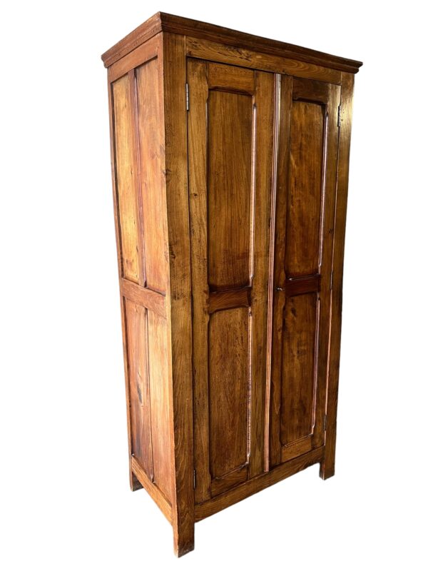 Armoire parisienne