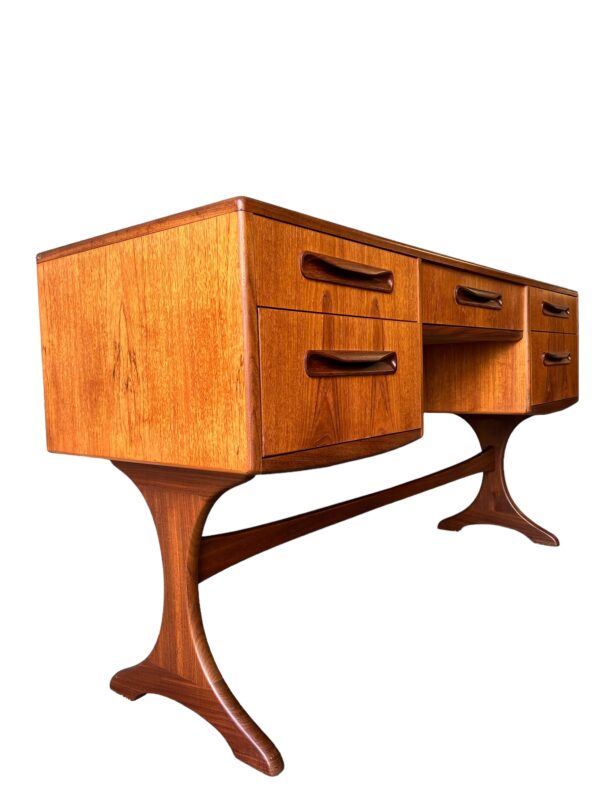 Bureau d'inspiration scandinave par Victor Wilkins pour G-plan