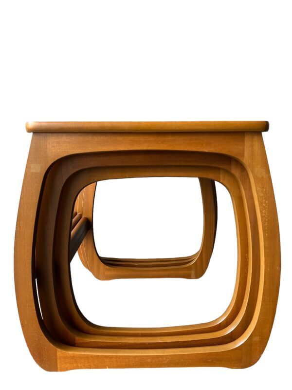 Tables gigognes par Nathan furniture