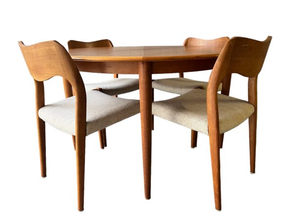 Ensemble de salle à manger extensible et chaises par Niels Otter Møller