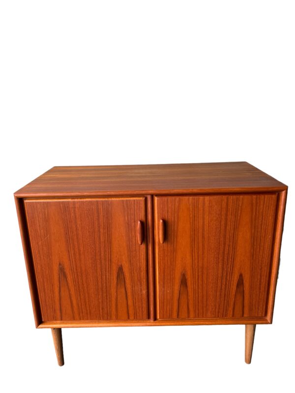 Commode en teck danoise Dyrund