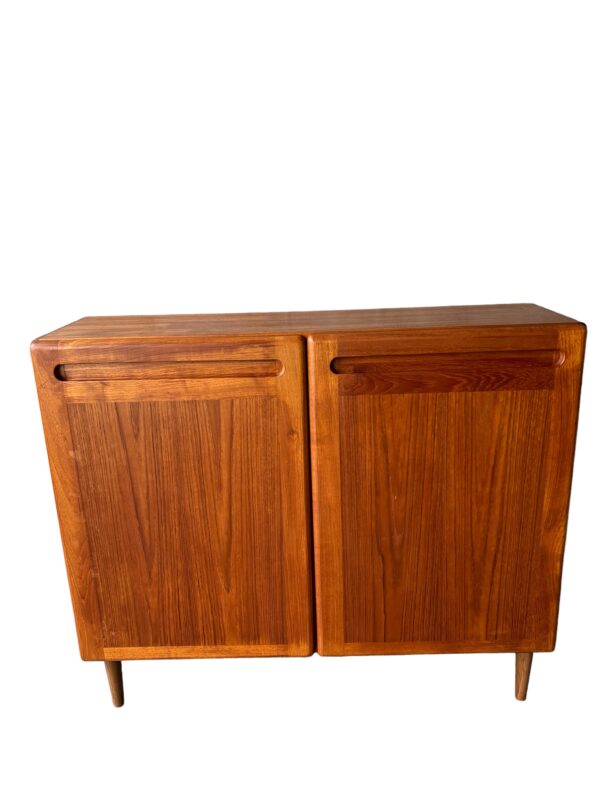 Commode en teck danoise Dyrund