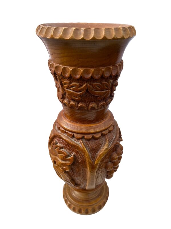 Vase ethnique en bois sculpté