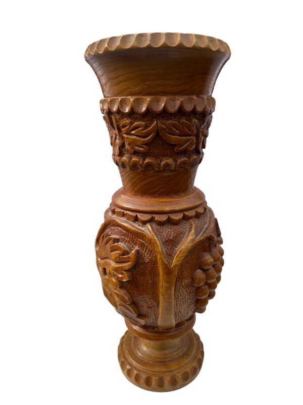 Vase ethnique en bois sculpté