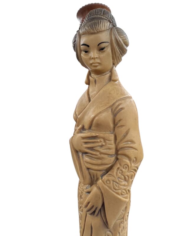 Statuette d'une femme japonaise