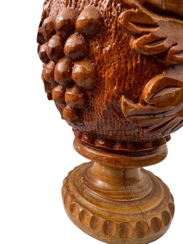 Vase ethnique en bois sculpté