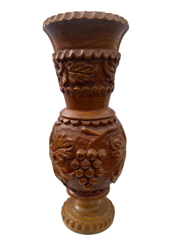 Vase ethnique en bois sculpté