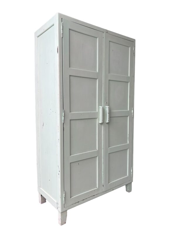 Armoire parisienne