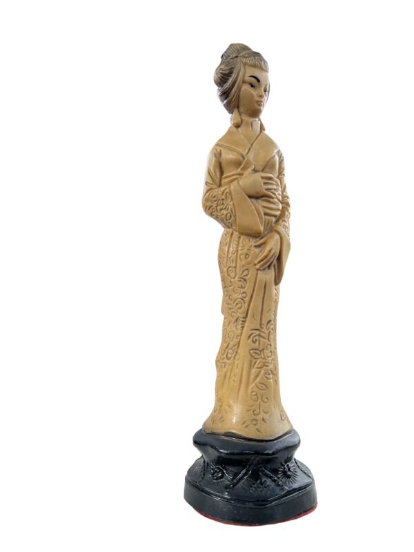 Statuette d'une femme japonaise