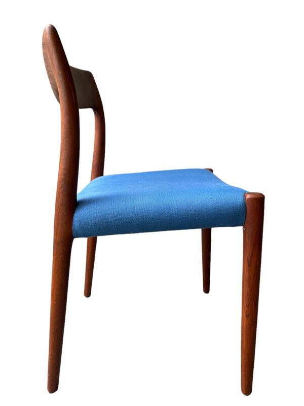 Serie de 5 chaises de Niels Otter Moller, model 77