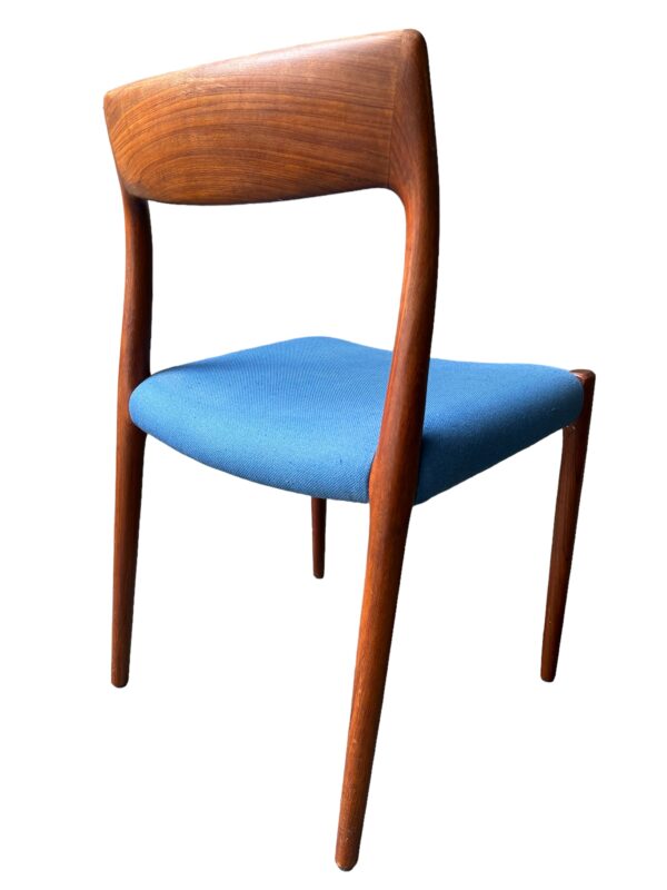 Serie de 5 chaises de Niels Otter Moller, model 77