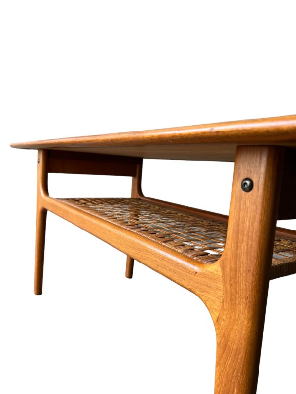 Table basse danoise en teck fabrique par Trioh Mobler