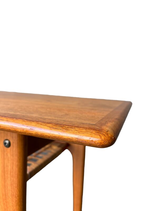 Table basse danoise en teck fabrique par Trioh Mobler