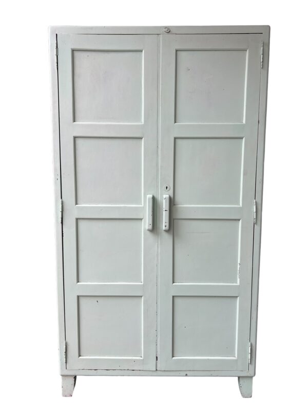 Armoire parisienne