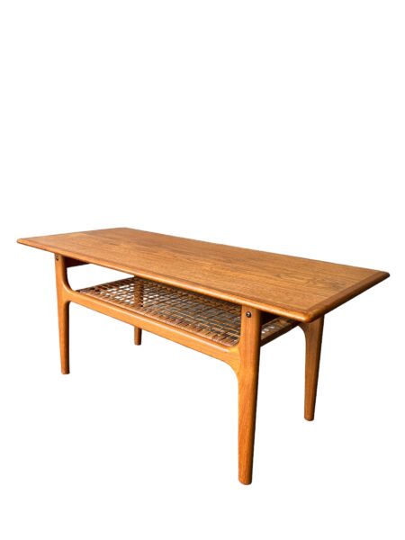 Table basse danoise en teck fabrique par Trioh Mobler