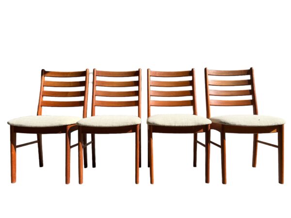 4 chaises scandinaves en teck massif