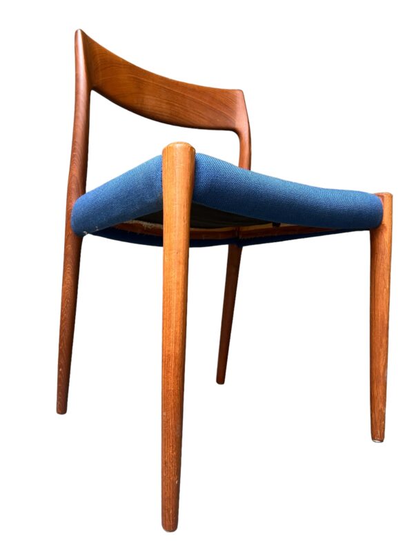 Serie de 5 chaises de Niels Otter Moller, model 77