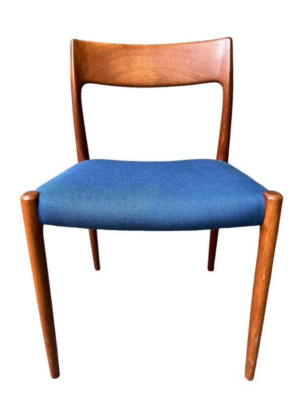Serie de 5 chaises de Niels Otter Moller, model 77