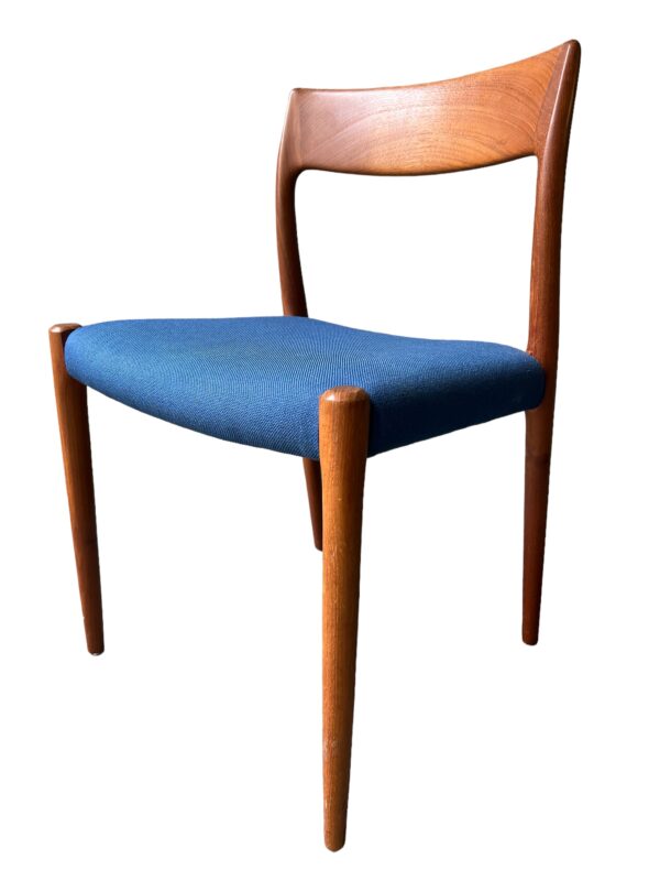 Serie de 5 chaises de Niels Otter Moller, model 77