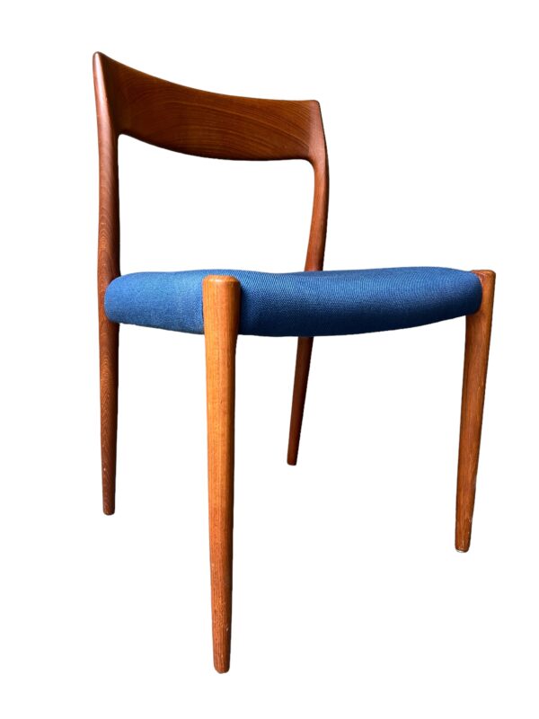 Serie de 5 chaises de Niels Otter Moller, model 77