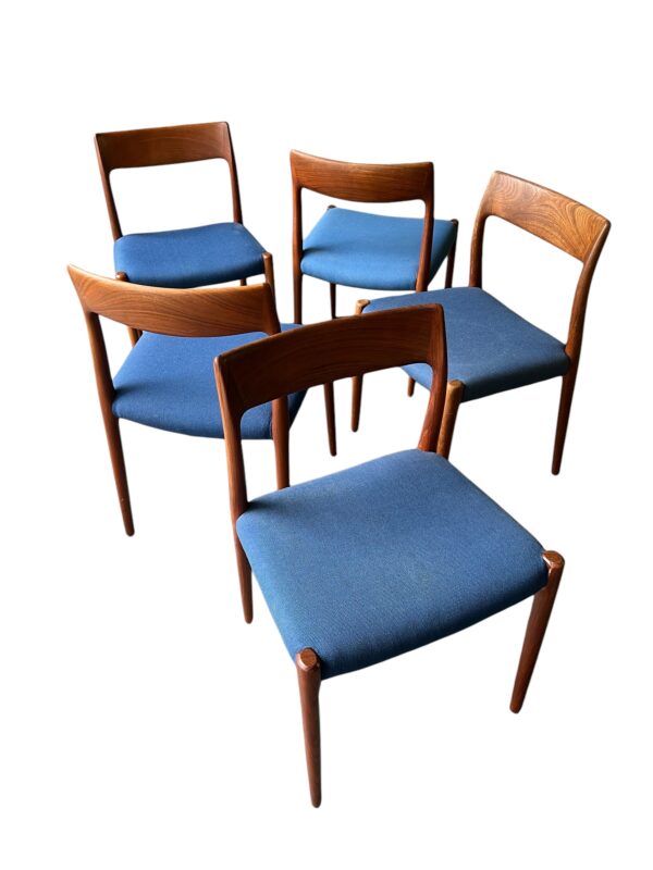 Serie de 5 chaises de Niels Otter Moller, model 77