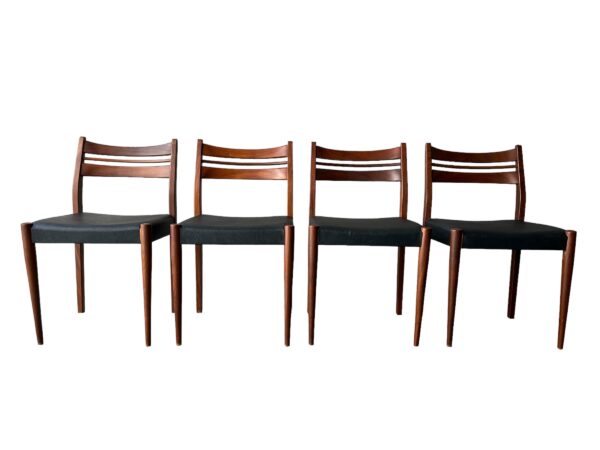 Série de 4 chaises scandinaves en teck