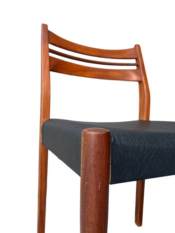 Série de 4 chaises scandinaves en teck