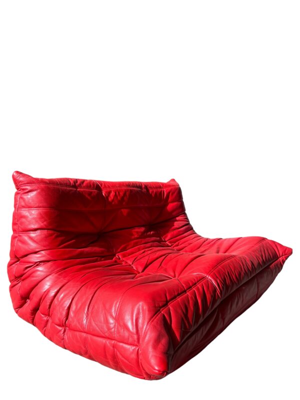 canapé 2 places en cuir rouge togo, ligne roset