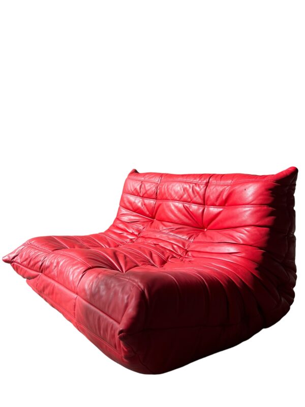 canapé 2 places en cuir rouge togo, ligne roset