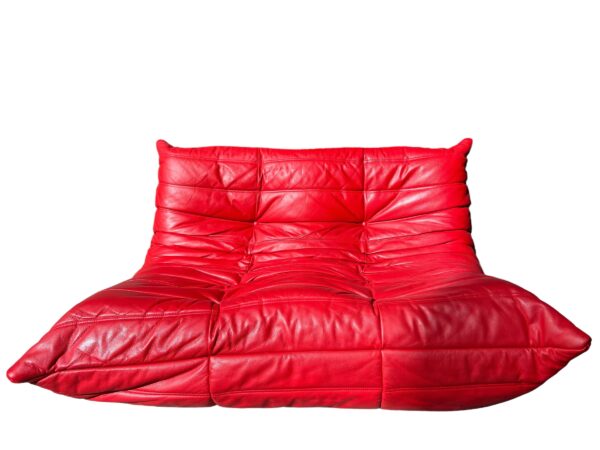 canapé 2 places en cuir rouge togo, ligne roset