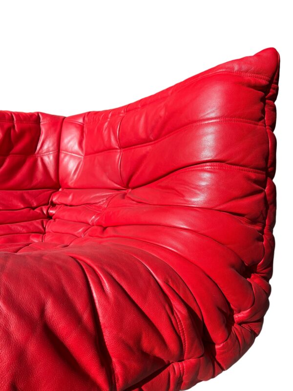 canapé d'angle en cuir rouge togo, ligne roset