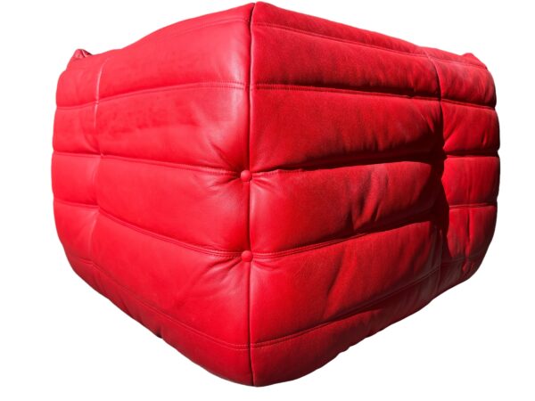 canapé d'angle en cuir rouge togo, ligne roset