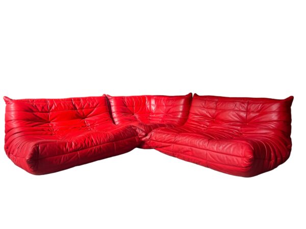 Ensemble de 3 canapés en cuir rouge togo, ligne roset