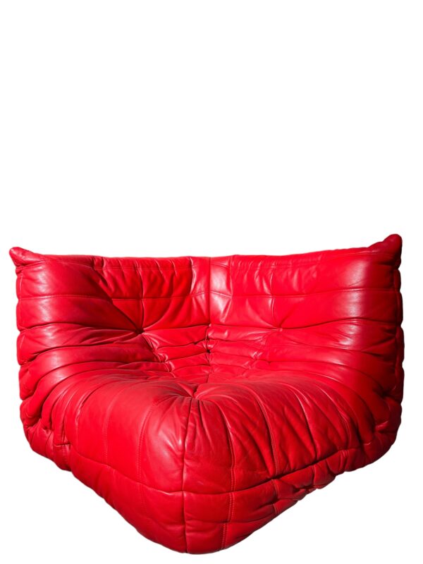 canapé d'angle en cuir rouge togo, ligne roset