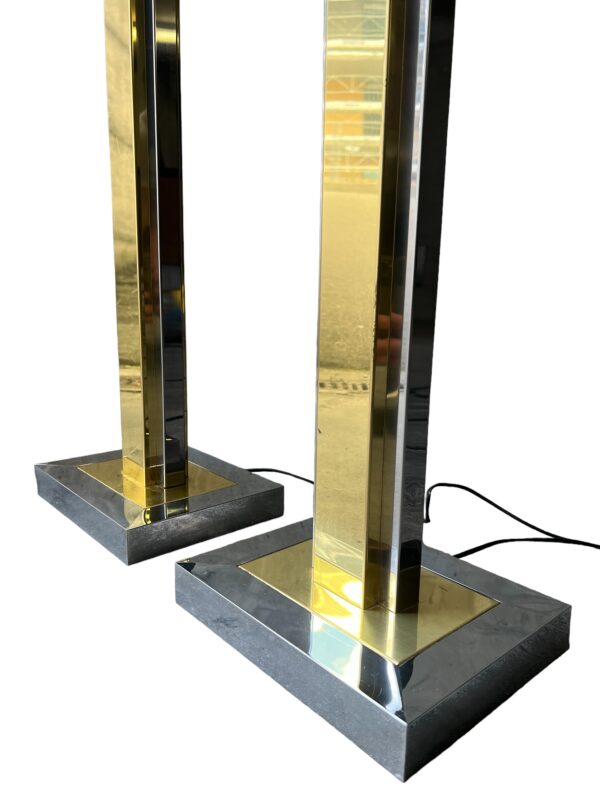 paire de lampadaire en laiton et chrome par Lumina