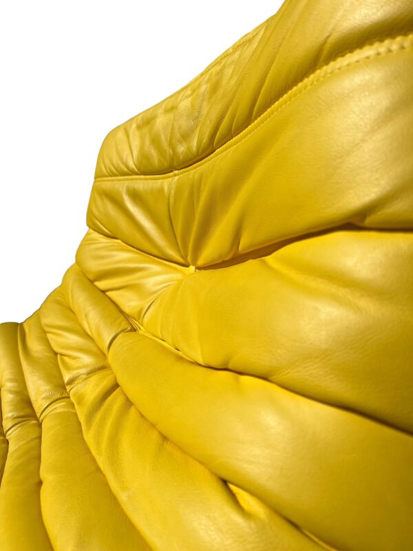 Fauteuil en cuir jaune Togo