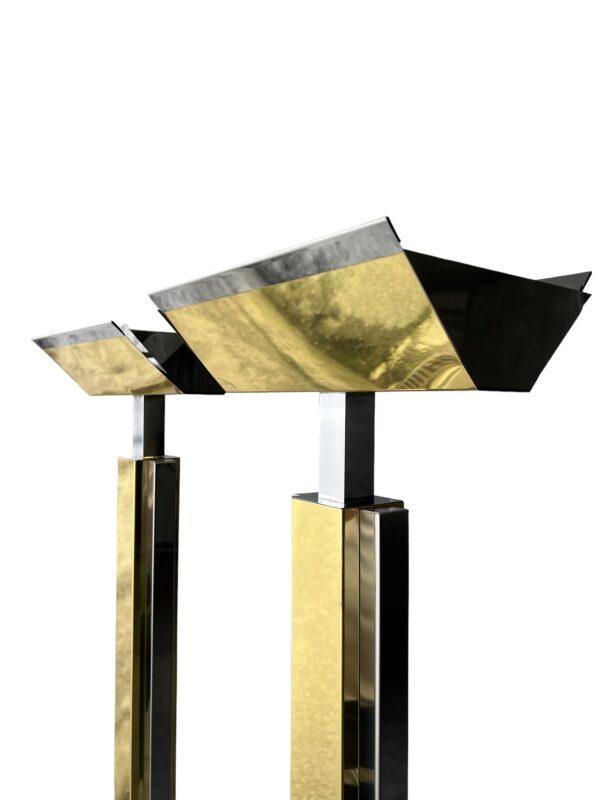paire de lampadaire en laiton et chrome par Lumina