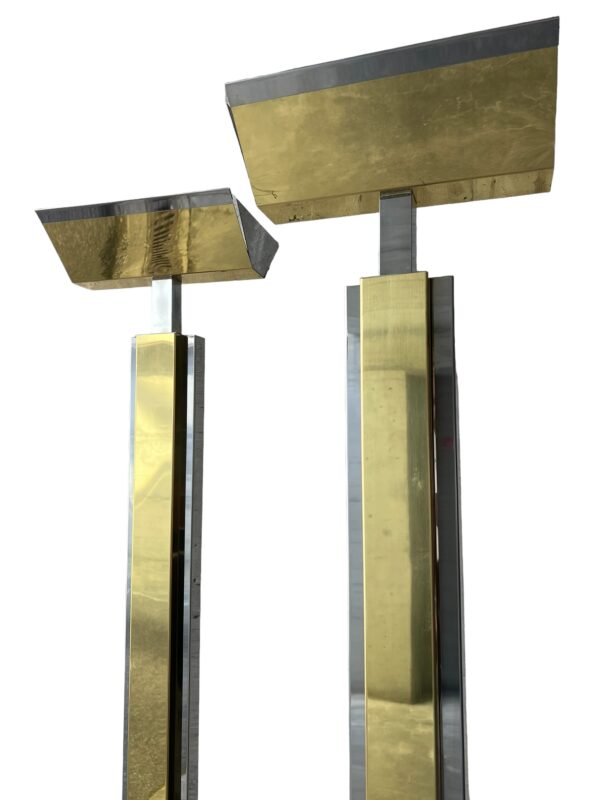paire de lampadaire en laiton et chrome par Lumina