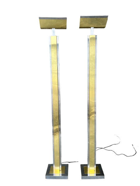 paire de lampadaire en laiton et chrome par Lumina