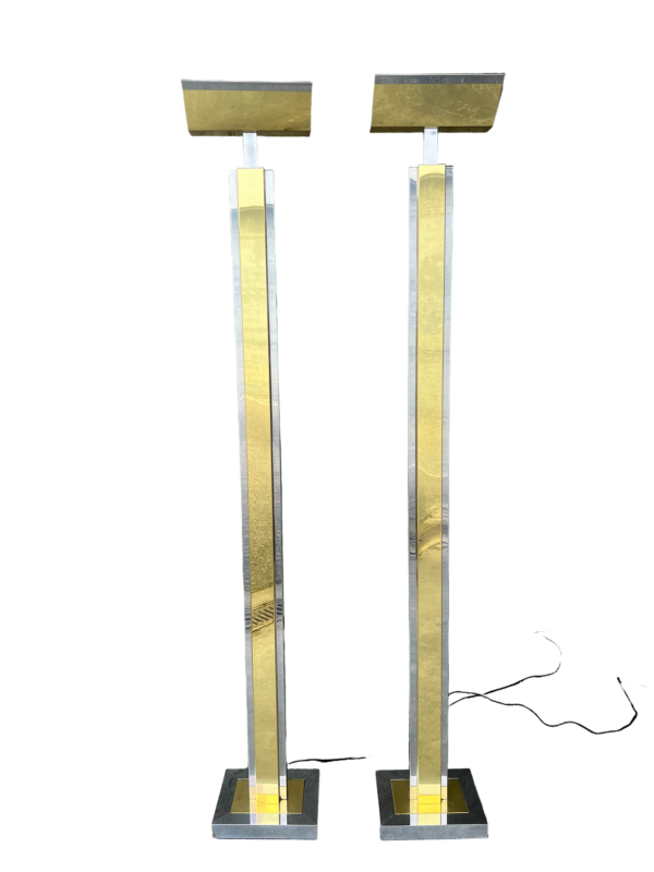 paire de lampadaire en laiton et chrome par Lumina