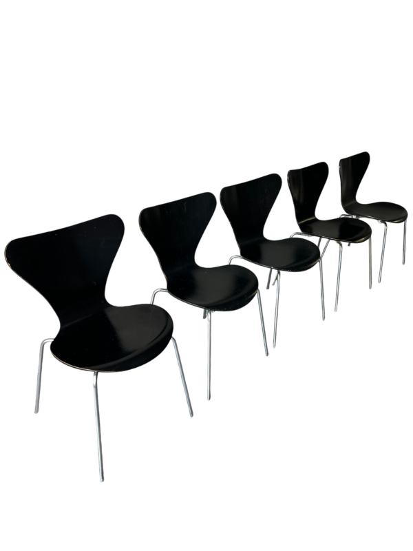 Serie de 5 chaises modele série 7 de Fritz Hansen